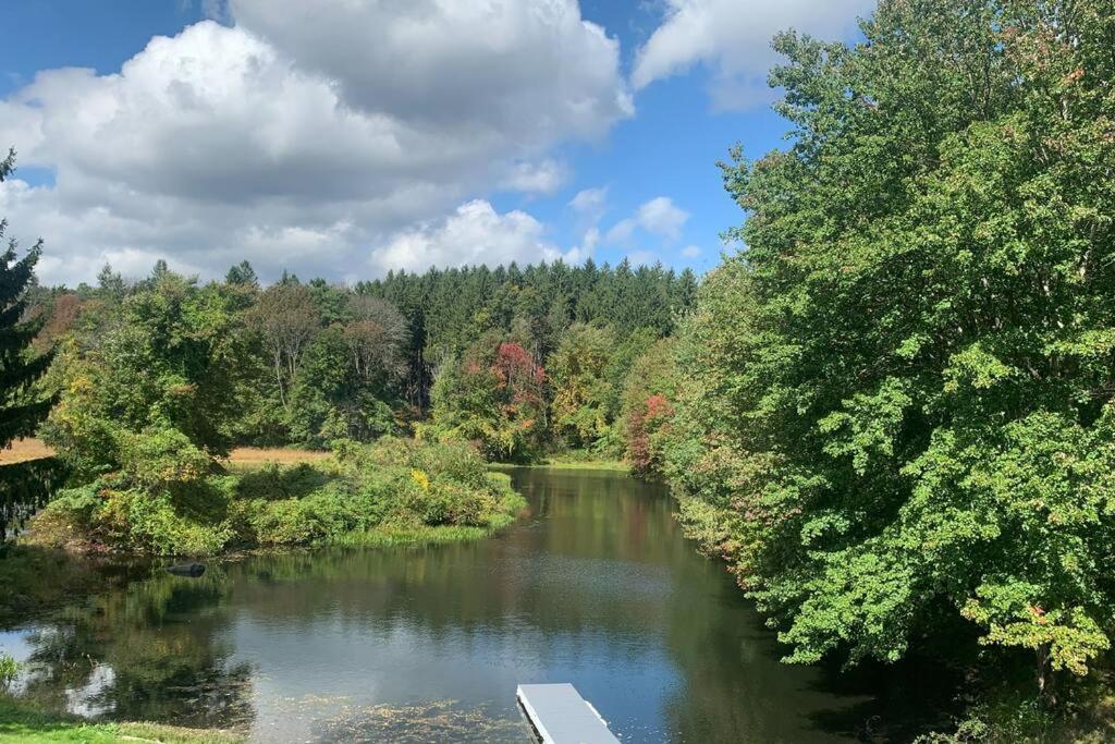 Gorgeous Poconos Springtime By The Lake! Henryville 外观 照片
